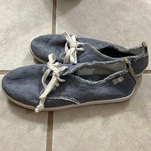 Women’s Sanuk shoes size 9